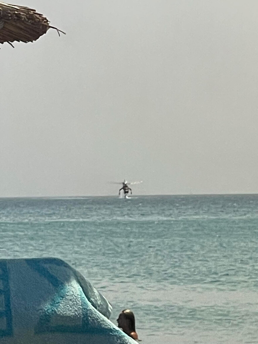 Φωτιά στον Κουβαρά: Αναστάτωση κατά την εκκένωση στην παραλία της Αναβύσσου