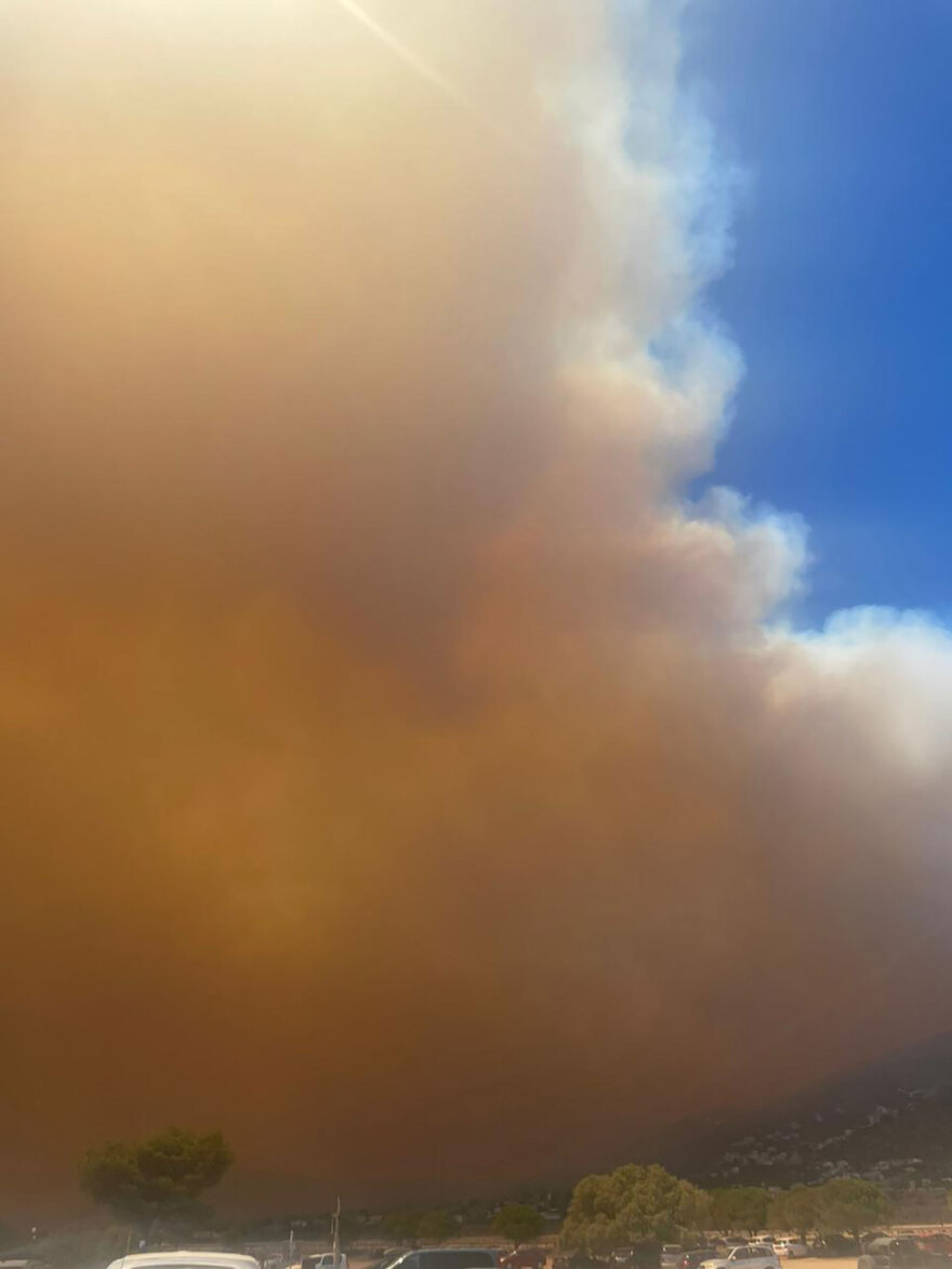 Μεγάλη φωτιά στο Λουτράκι: Έκλεισε η παλαιά και η νέα Εθνική οδός από Αγίους Θεοδώρους έως κόμβο Επιδαύρου