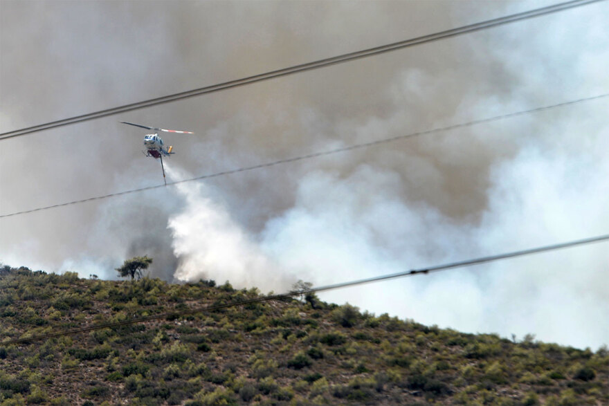 Φωτιά στην Κερατέα: Μήνυμα από το 112 για προληπτική εκκένωση σε Λαγονήσι, Σαρωνίδα και Ανάβυσσο