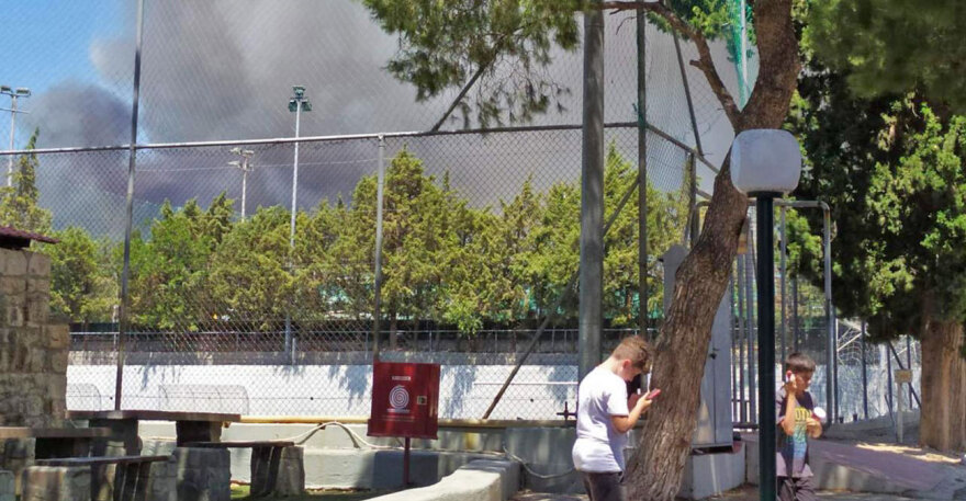 Μεγάλη φωτιά στο Λουτράκι: Έκλεισε η παλαιά και η νέα Εθνική οδός από Αγίους Θεοδώρους έως κόμβο Επιδαύρου