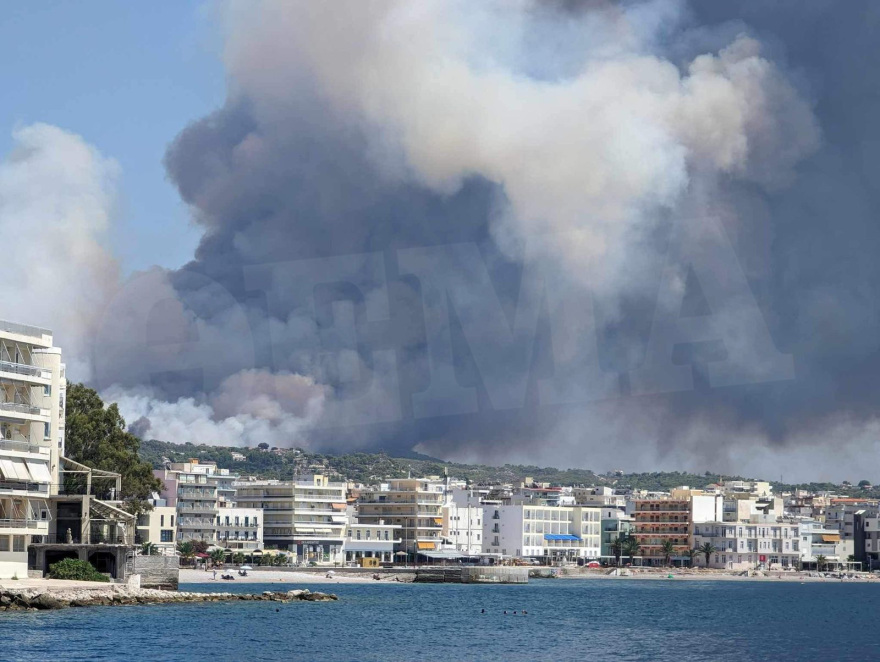 Μεγάλη φωτιά στο Λουτράκι: Έκλεισε η παλαιά και η νέα Εθνική οδός από Αγίους Θεοδώρους έως κόμβο Επιδαύρου