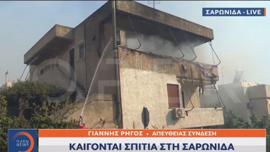 Ολονύχτια μάχη με τις φλόγες: Πώς εξελίσσεται η πυρκαγιά σε Σαρωνίδα, Δερβενοχώρια και Λουτράκι