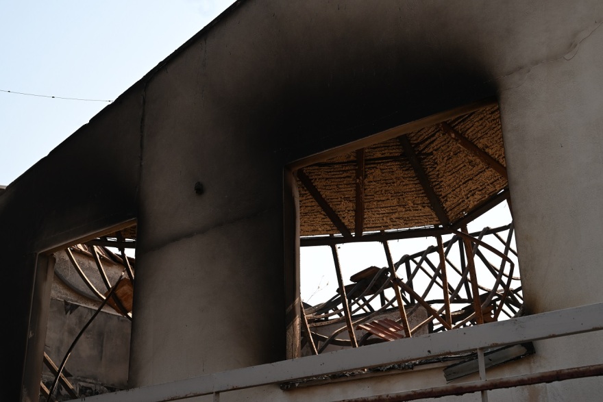 Φωτιά – Σαρωνίδα: Μετρούν τις πληγές τους από την πυρκαγιά - Δείτε βίντεο και φωτογραφίες