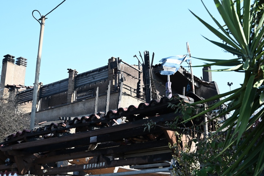 Φωτιά – Σαρωνίδα: Μετρούν τις πληγές τους από την πυρκαγιά - Δείτε βίντεο και φωτογραφίες