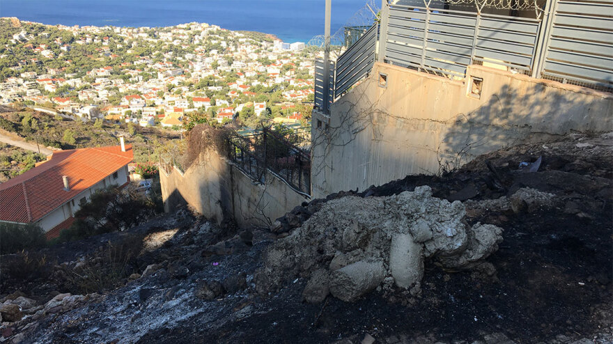 Φωτιά – Σαρωνίδα: Μετρούν τις πληγές τους από την πυρκαγιά - Δείτε βίντεο και φωτογραφίες