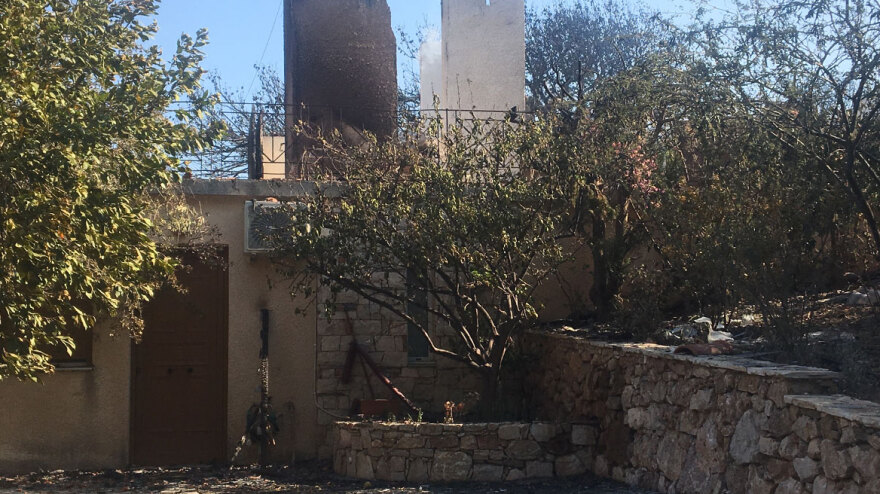 Φωτιά – Σαρωνίδα: Μετρούν τις πληγές τους από την πυρκαγιά - Δείτε βίντεο και φωτογραφίες