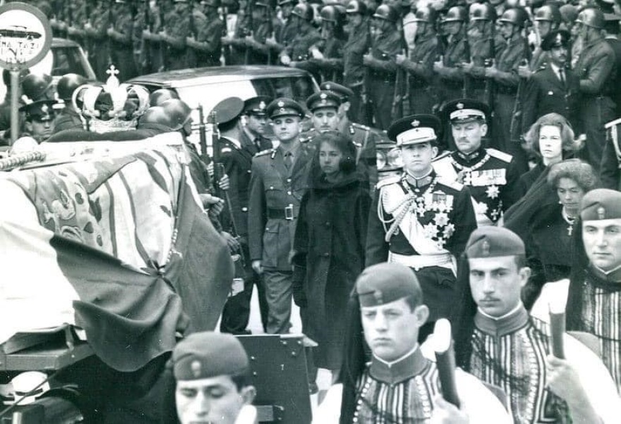 Στην κηδεία της Φρειδερίκης εμφανίστηκε για τελευταία φορά το στέμμα του Όθωνα – Δείτε φωτογραφίες