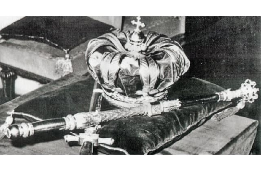 Στην κηδεία της Φρειδερίκης εμφανίστηκε για τελευταία φορά το στέμμα του Όθωνα – Δείτε φωτογραφίες