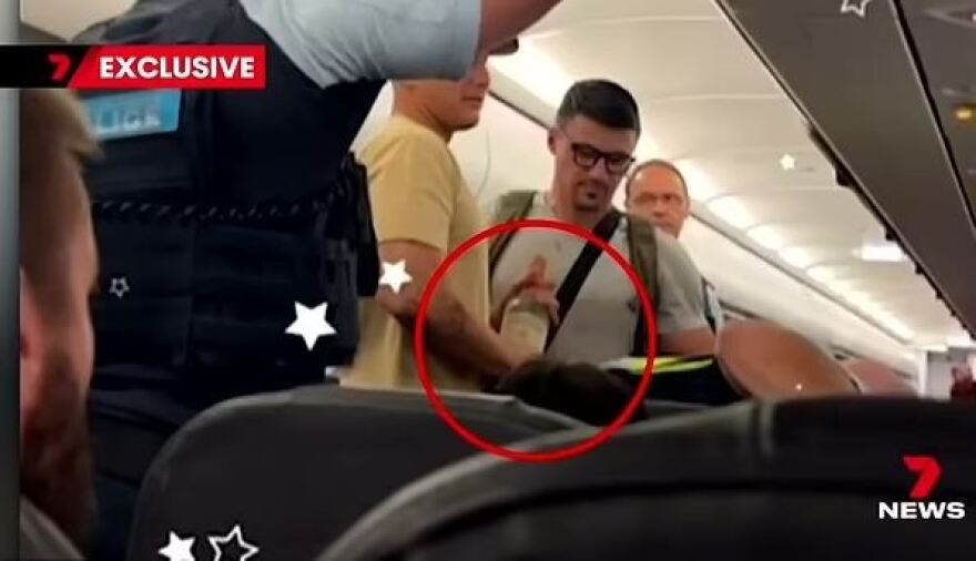 Περθ: Πλήρωσαν ακριβά την πλάκα στο αεροδρόμιο μεθυσμένοι Αυστραλοί - «Υπάρχουν βόμβες στο αεροπλάνο» (βίντεο)