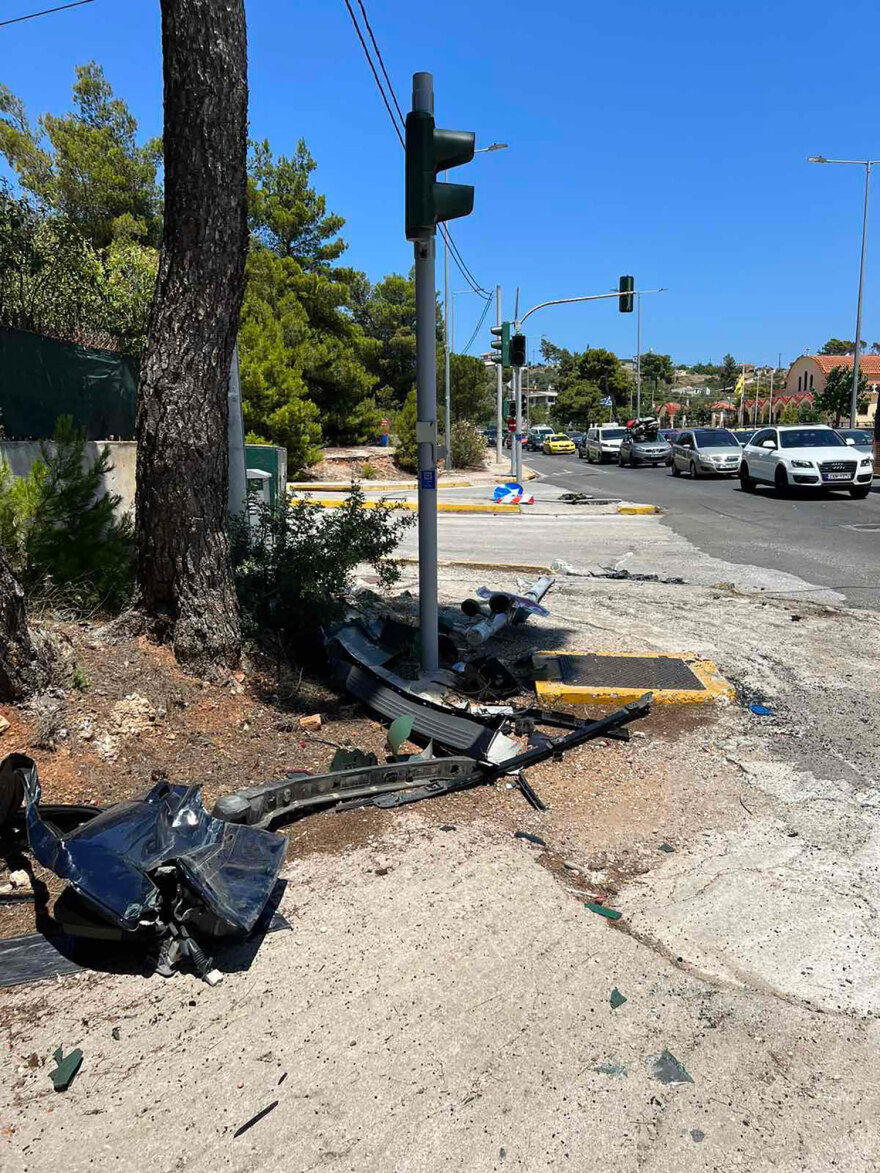 Λεωφόρος Μαραθώνος: Νεκρός υποπλοίαρχος του Πολεμικού Ναυτικού σε τροχαίο - 88χρονη οδηγός εμβόλισε δύο ΙΧ