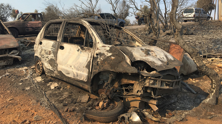 Φωτιά στα Δερβενοχώρια: «Δεν έμεινε τίποτα» - Βίντεο και φωτογραφίες από την καταστροφή σε οικισμό στη Μάνδρα