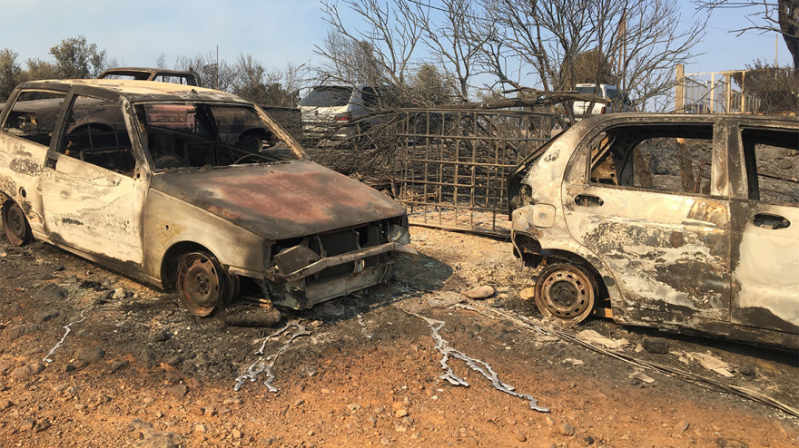 Φωτιά στα Δερβενοχώρια: «Δεν έμεινε τίποτα» - Βίντεο και φωτογραφίες από την καταστροφή σε οικισμό στη Μάνδρα