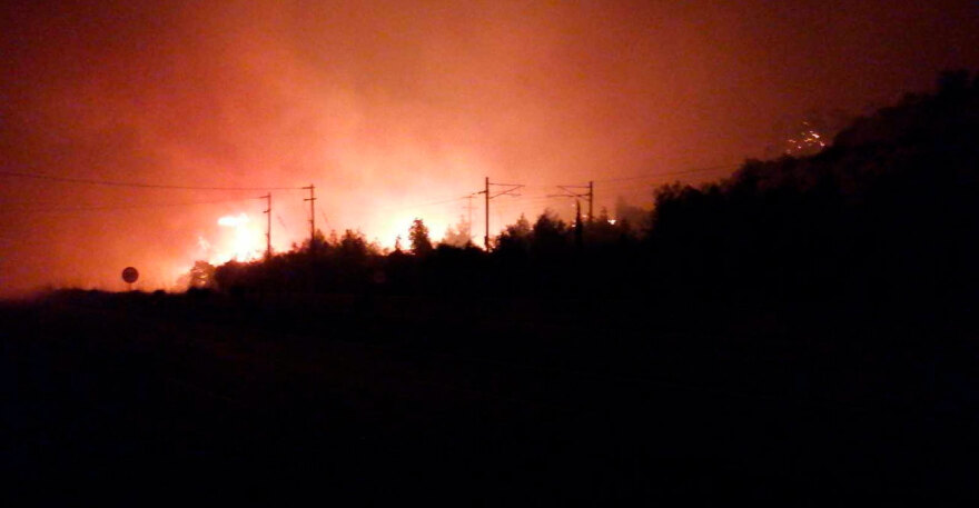 Αναζωπύρωση στα Δερβενοχώρια στην περιοχή Στεφάνη - Ενισχύονται οι άνεμοι από το μεσημέρι