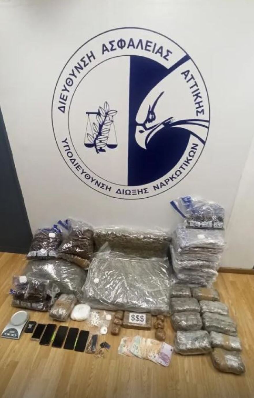 ΕΛΑΣ: Χειροπέδες σε δύο άτομα σε Δυτική Αττική και Πειραιά με πάνω από δύο κιλά κοκαΐνη και 35 κιλά κάνναβη