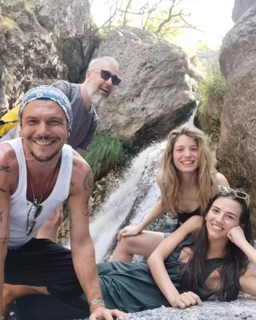 Ιωάννης Παπαζήσης - Αναστασία Παντούση: Στον Όλυμπο για τις καλοκαιρινές τους διακοπές