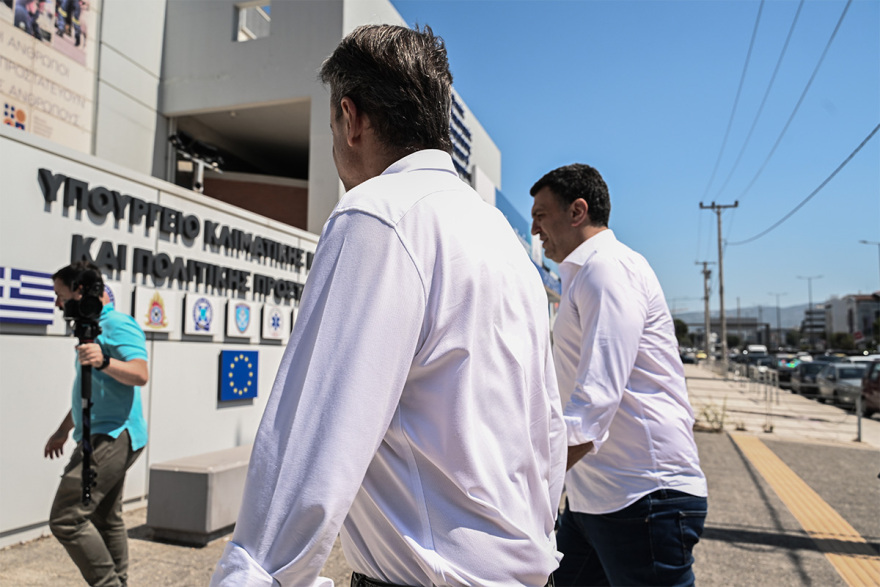 Κυριάκος Μητσοτάκης: Οι φωτιές και ο νέος καύσωνας στην ατζέντα της σύσκεψης στο υπ. Πολιτικής Προστασίας