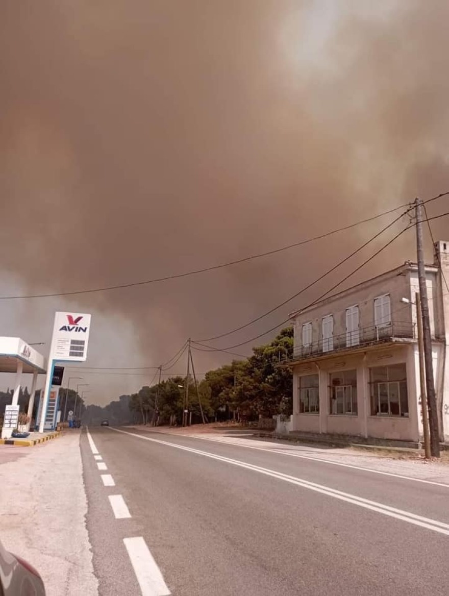 Φωτιές: Μήνυμα 112 για εκκένωση της Οινόης προς Ερυθρές