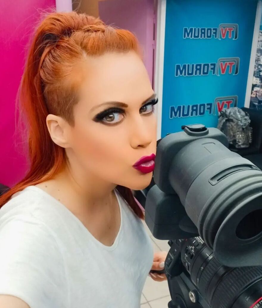 Τζίνα Ντρούλις: Θλίψη στην κηδεία της δημοσιογράφου - Δείτε φωτογραφίες