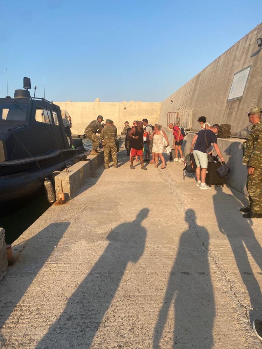  Πρωτοφανής επιχείρηση διάσωσης στη Ρόδο: Οργανωμένες εκκενώσεις 30.000 ανθρώπων με όλα τα μέσα