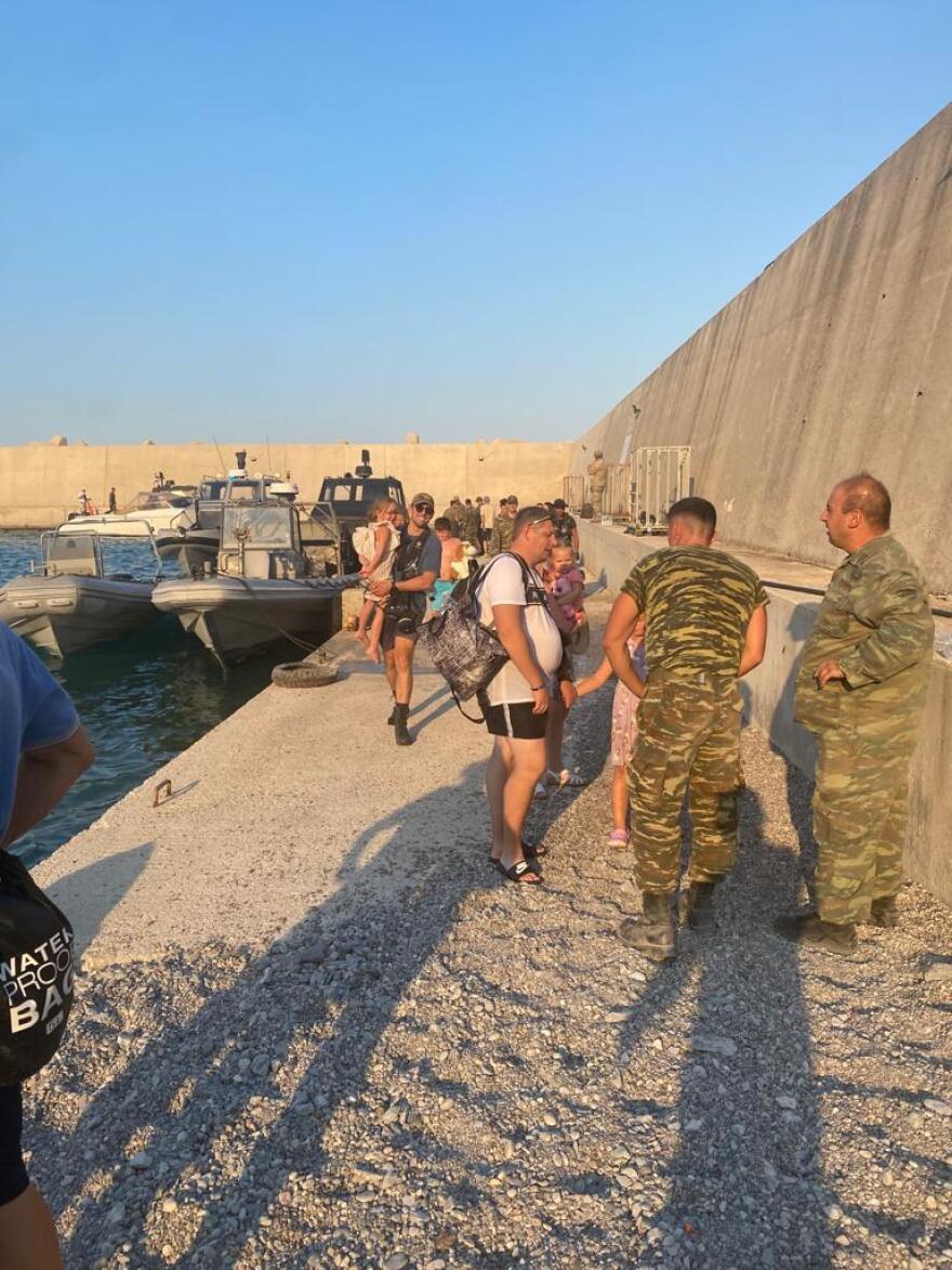  Πρωτοφανής επιχείρηση διάσωσης στη Ρόδο: Οργανωμένες εκκενώσεις 30.000 ανθρώπων με όλα τα μέσα