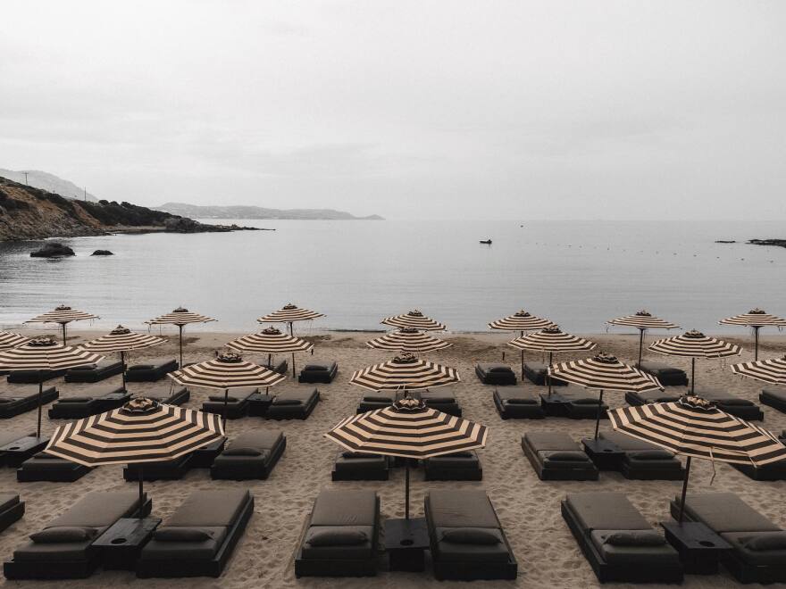 Φωτιά στη Ρόδο: Κάηκε γνωστό beach bar - Δείτε βίντεο και φωτογραφίες