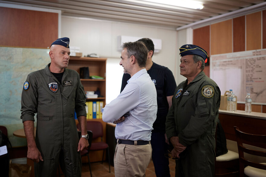 Μητσοτάκης από το αεροδρόμιο της Ελευσίνας: Θα τρέξουν «σφαίρα» τα προγράμματα για νέα Canadair