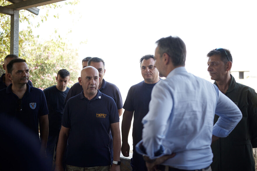 Μητσοτάκης από το αεροδρόμιο της Ελευσίνας: Θα τρέξουν «σφαίρα» τα προγράμματα για νέα Canadair