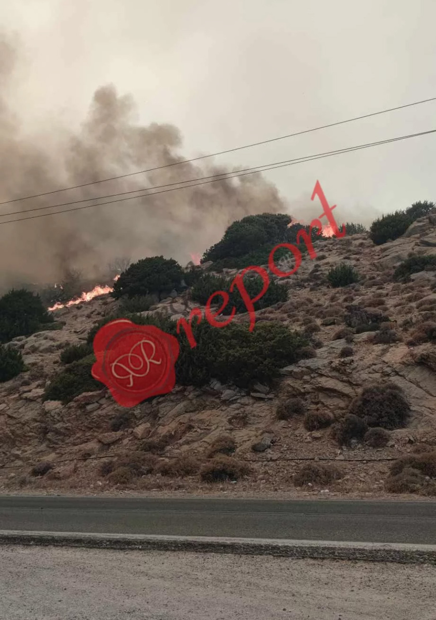 Φωτιά στη Ρόδο: Εκκενώσεις δια θαλάσσης - Έφτασε σε ξενοδοχεία η πυρκαγιά