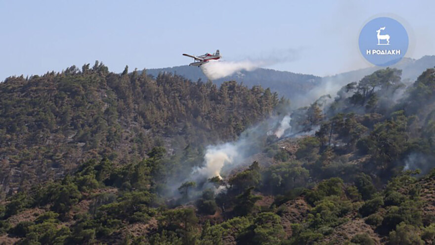 Μαίνεται το πύρινο μέτωπο στη Ρόδο - Καταφτάνουν δυνάμεις από Ρουμανία και Σλοβακία