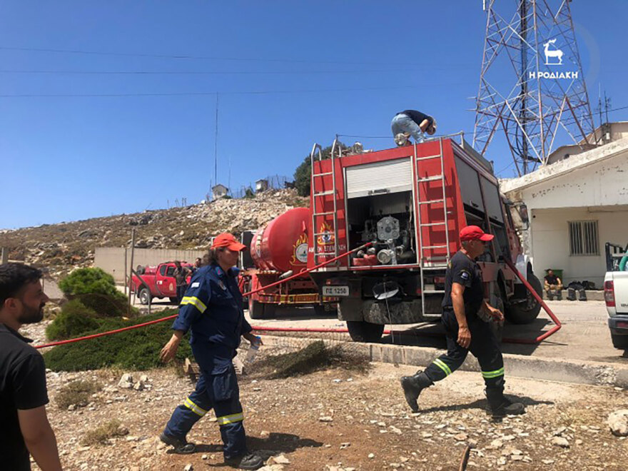 Μαίνεται το πύρινο μέτωπο στη Ρόδο - Καταφτάνουν δυνάμεις από Ρουμανία και Σλοβακία