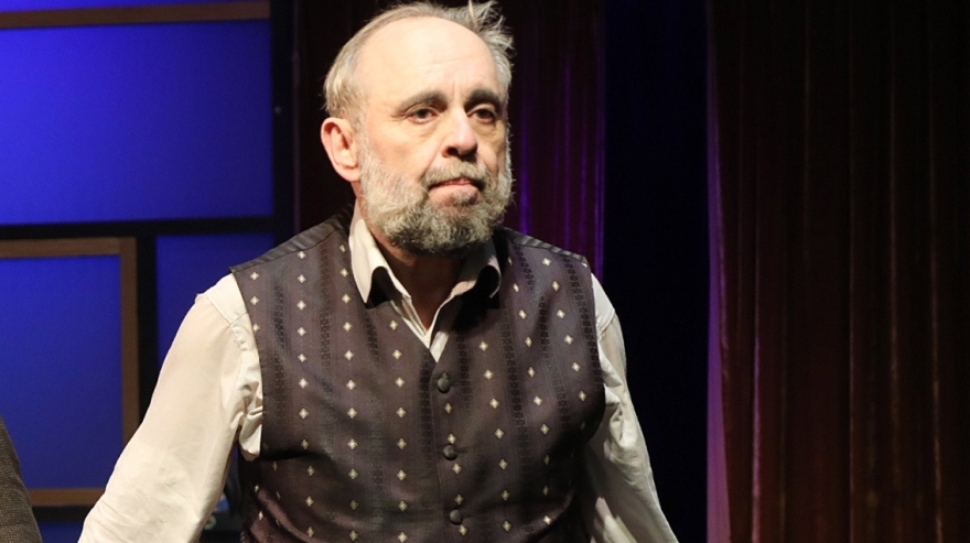 Χατζάκης: Ξεσπάθωσε για την Κιτσοπούλου - «Αυτοί οι σκηνοθέτες είναι ψυχικά ανάπηροι, δειλοί»