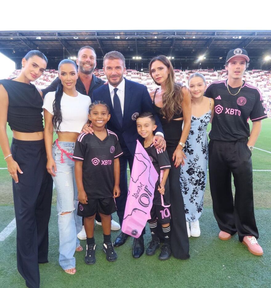 Μπέκαμ: Οι φωτογραφίες τους από το ματς της Ίντερ Μαϊάμι με την Κιμ Καρντάσιαν και τον Λεμπρόν Τζέιμς