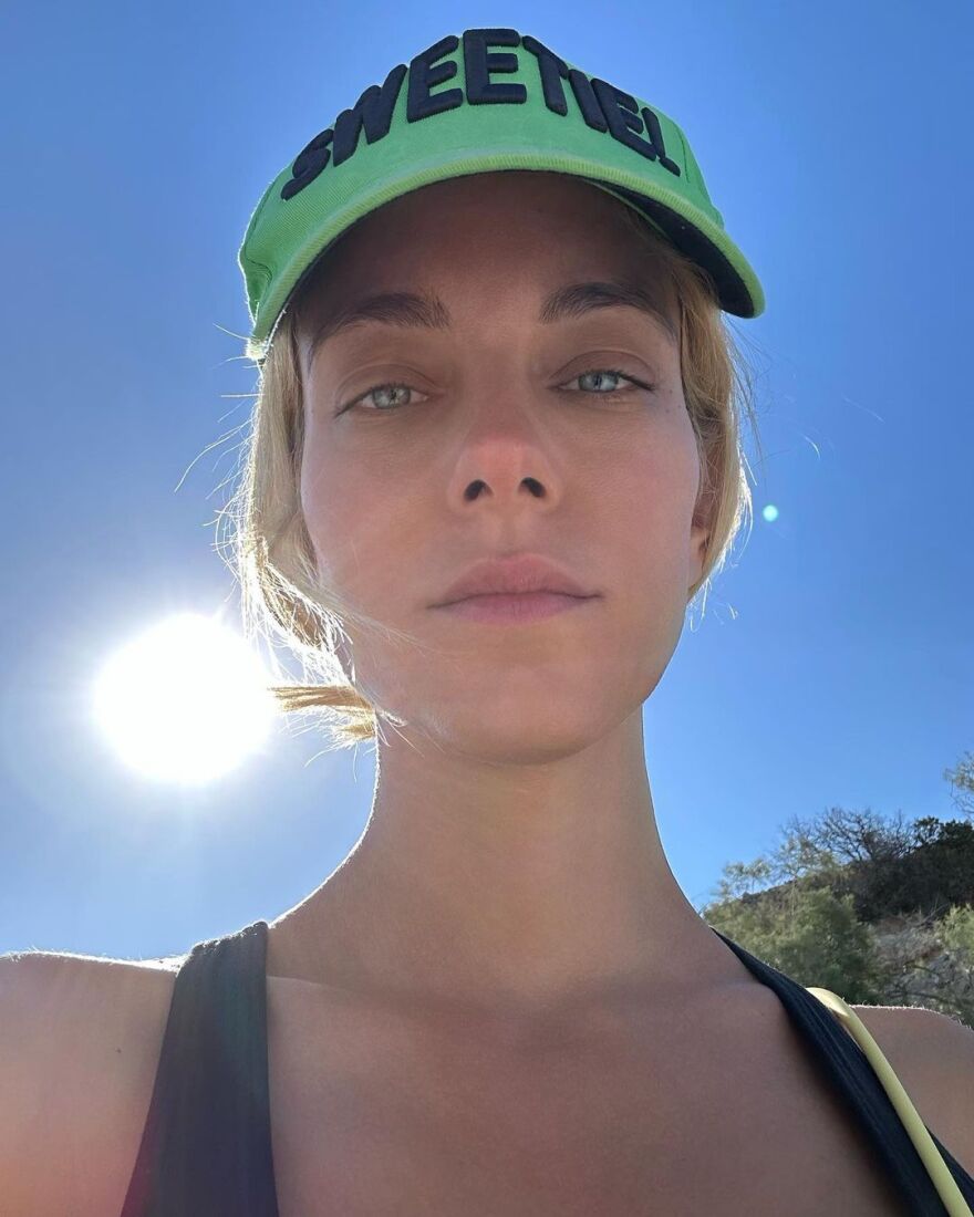 Δούκισσα Νομικού: Ποζάρει άβαφη από τη Σχοινούσα - Δείτε φωτογραφίες