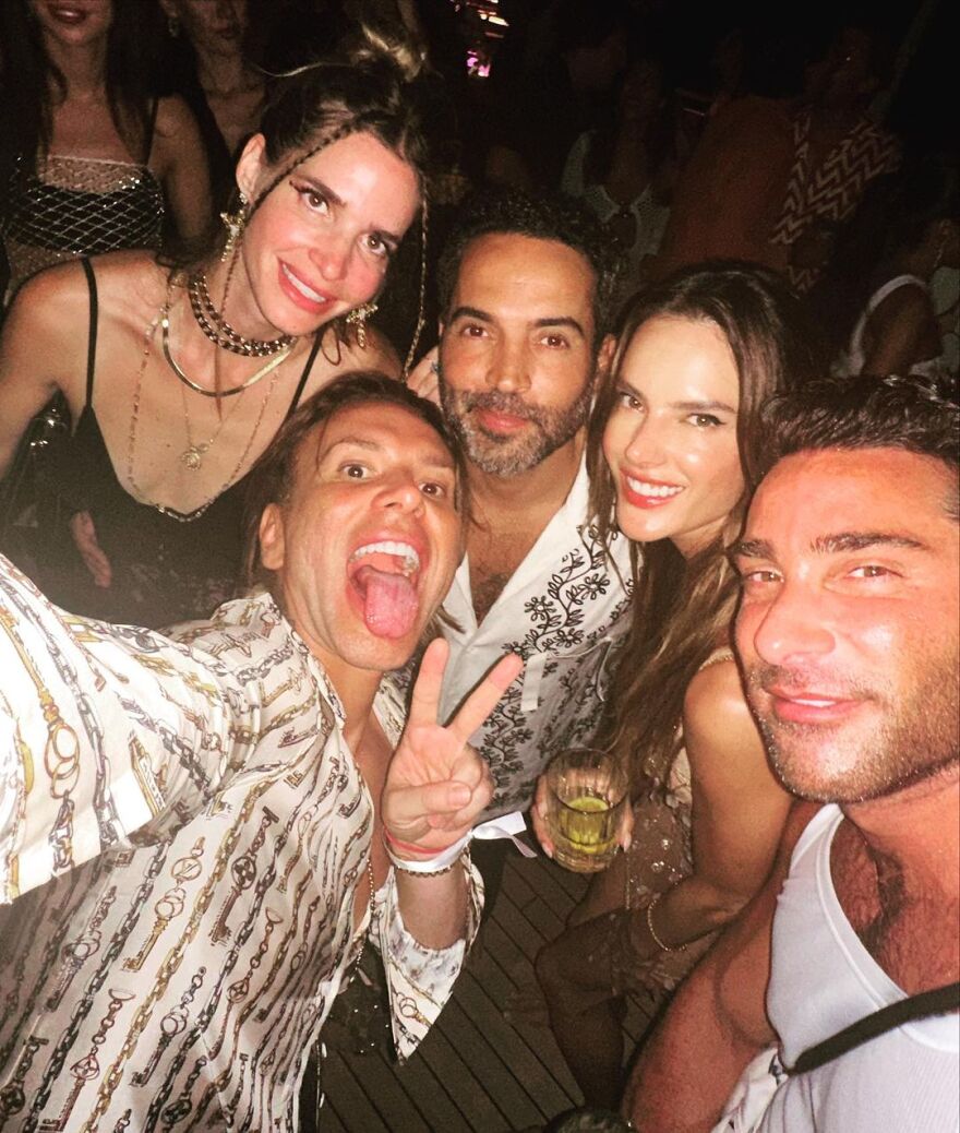 Αλεσάντρα Αμπρόσιο: Οι φωτογραφίες της από την Ίμπιζα 