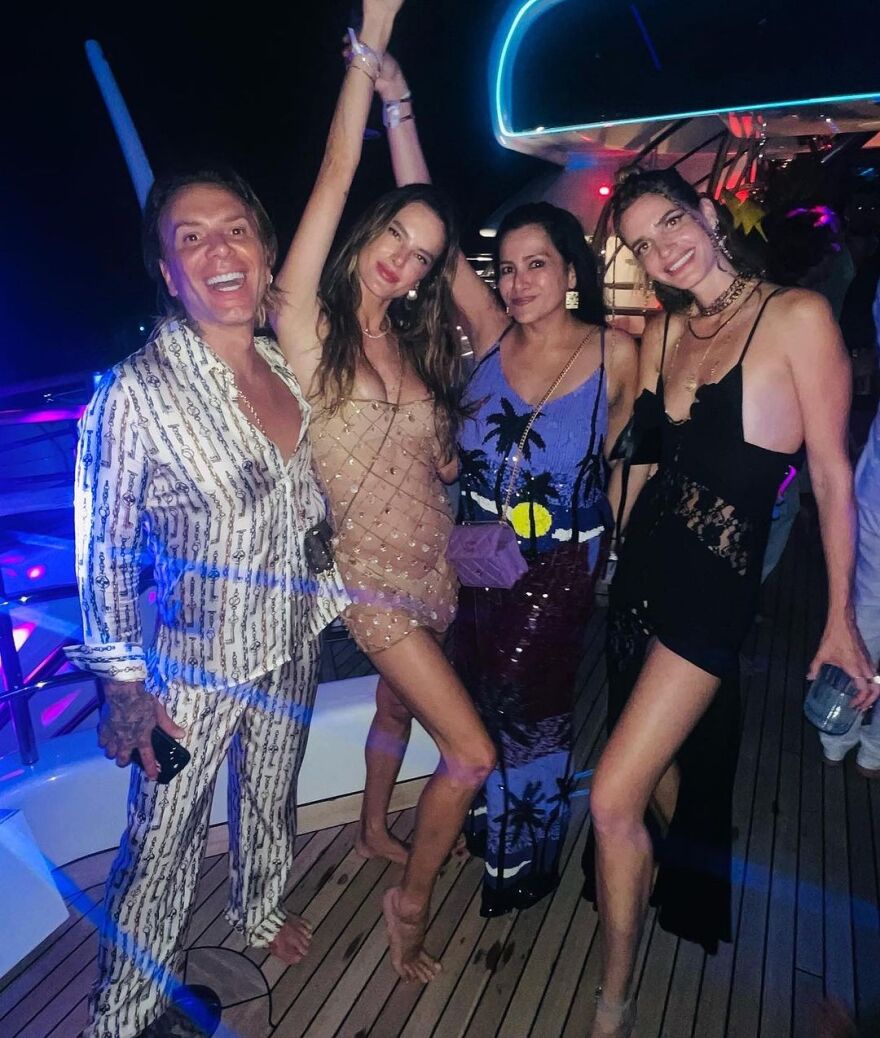 Αλεσάντρα Αμπρόσιο: Οι φωτογραφίες της από την Ίμπιζα 