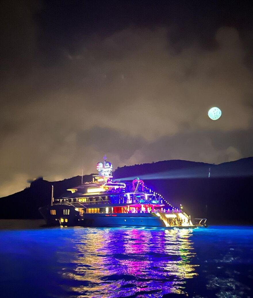 Αλεσάντρα Αμπρόσιο: Οι φωτογραφίες της από την Ίμπιζα 