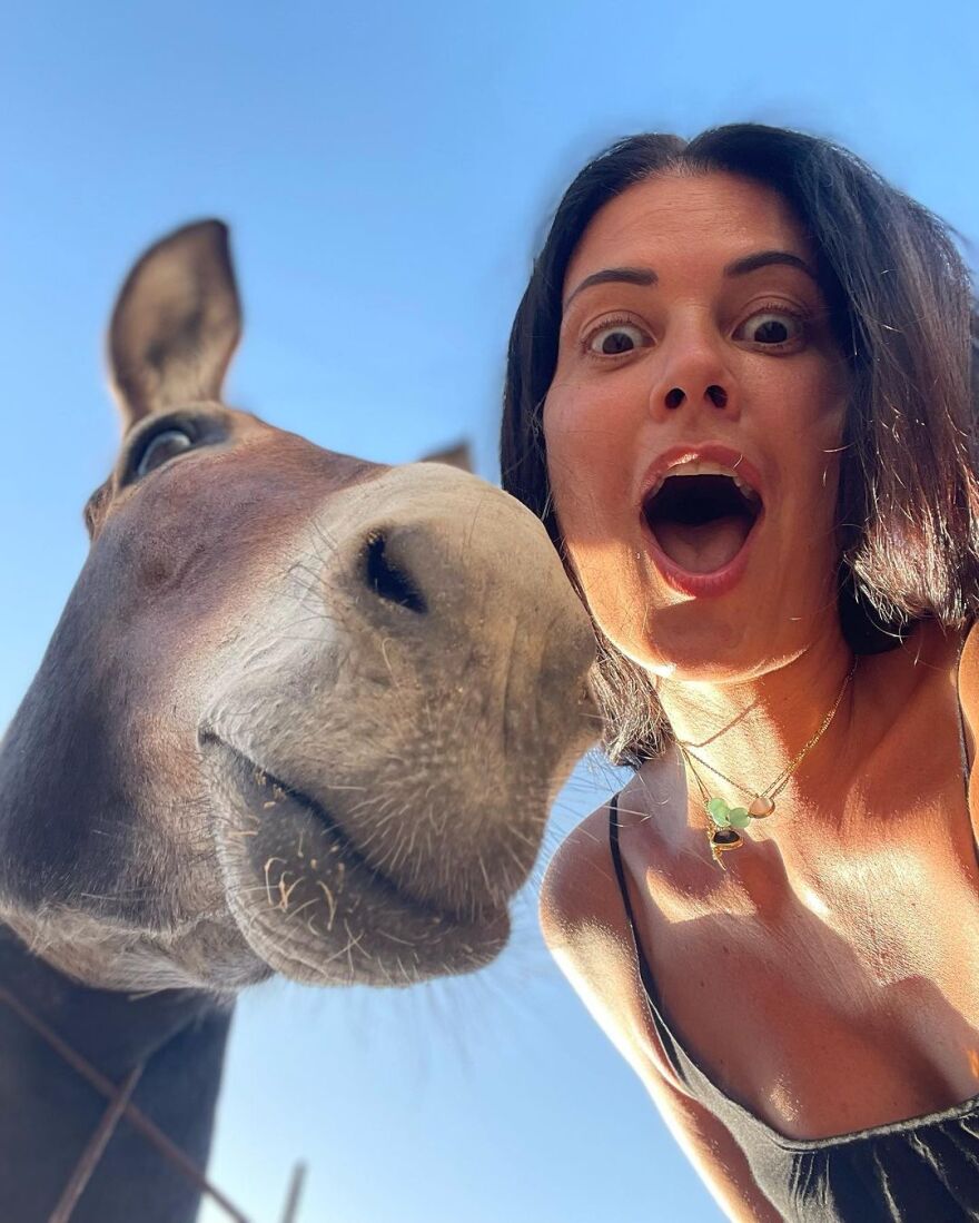 Μαρία Κορινθίου: Ξετρελαμένη με γαϊδούρι της Πάρου - Δείτε το βίντεο