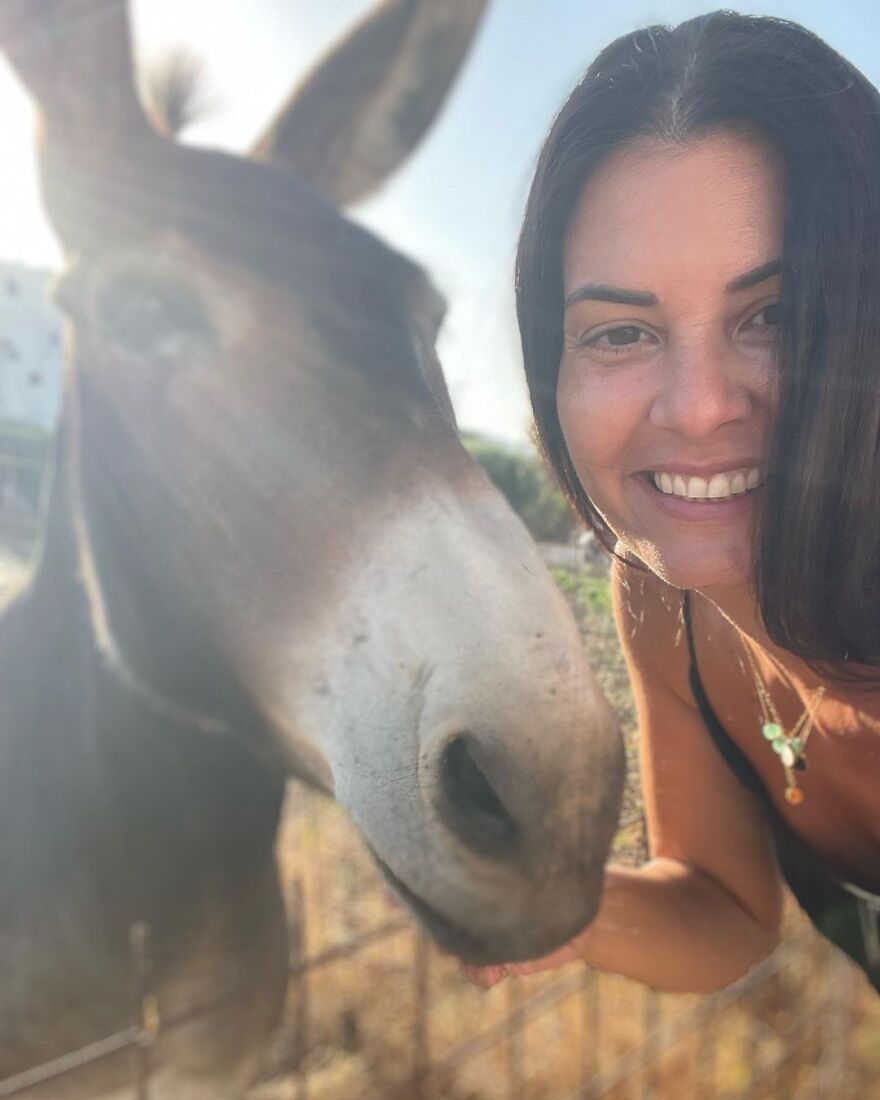 Μαρία Κορινθίου: Ξετρελαμένη με γαϊδούρι της Πάρου - Δείτε το βίντεο