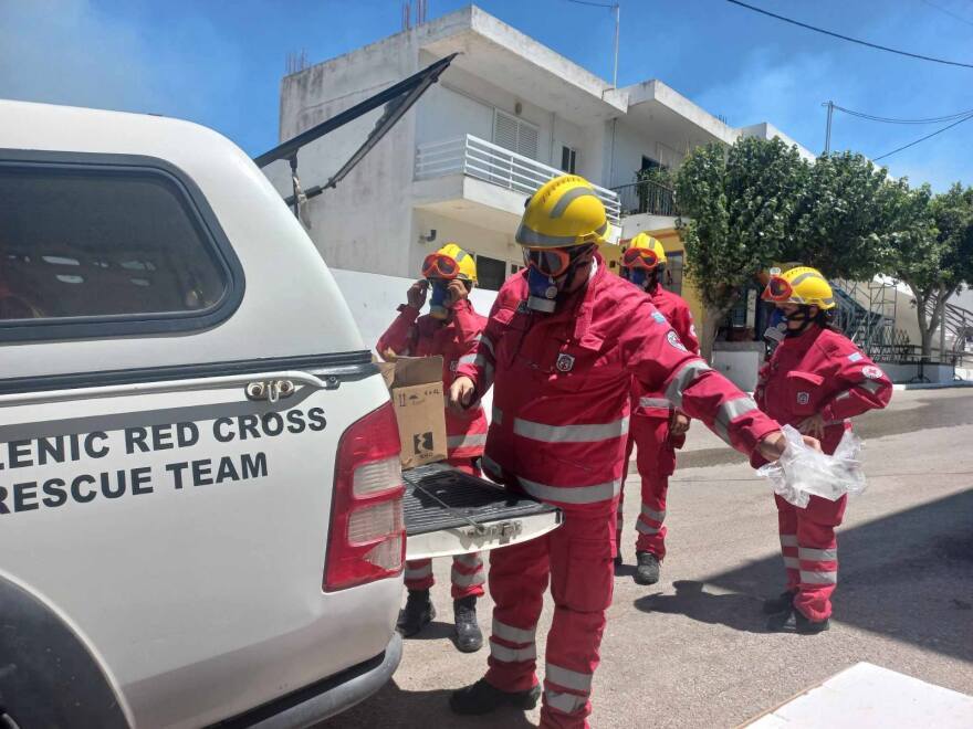 Φωτιά στη Ρόδο: Συγκινητική η ανταπόκριση των εθελοντών του Ελληνικού Ερυθρού Σταυρού (βίντεο και φωτογραφίες)