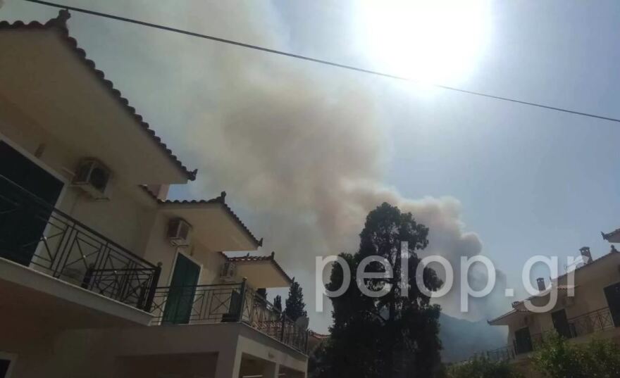 Αίγιο: Μεγάλη φωτιά στα Ζαχλωρίτικα - Έκλεισε η παλαιά εθνική οδός Πατρών-Κορίνθου