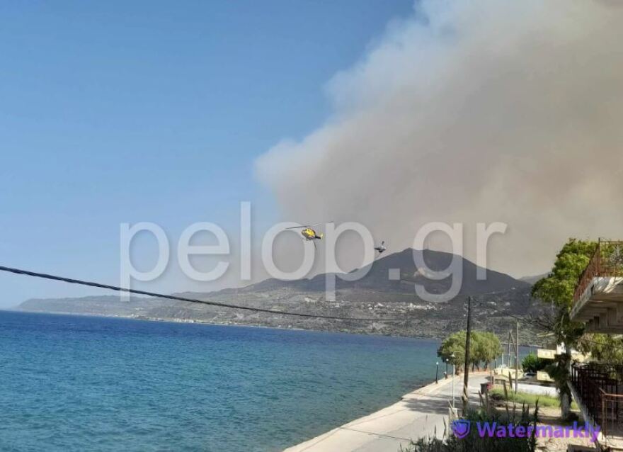 Αίγιο: Μεγάλη φωτιά στα Ζαχλωρίτικα - Έκλεισε η παλαιά εθνική οδός Πατρών-Κορίνθου