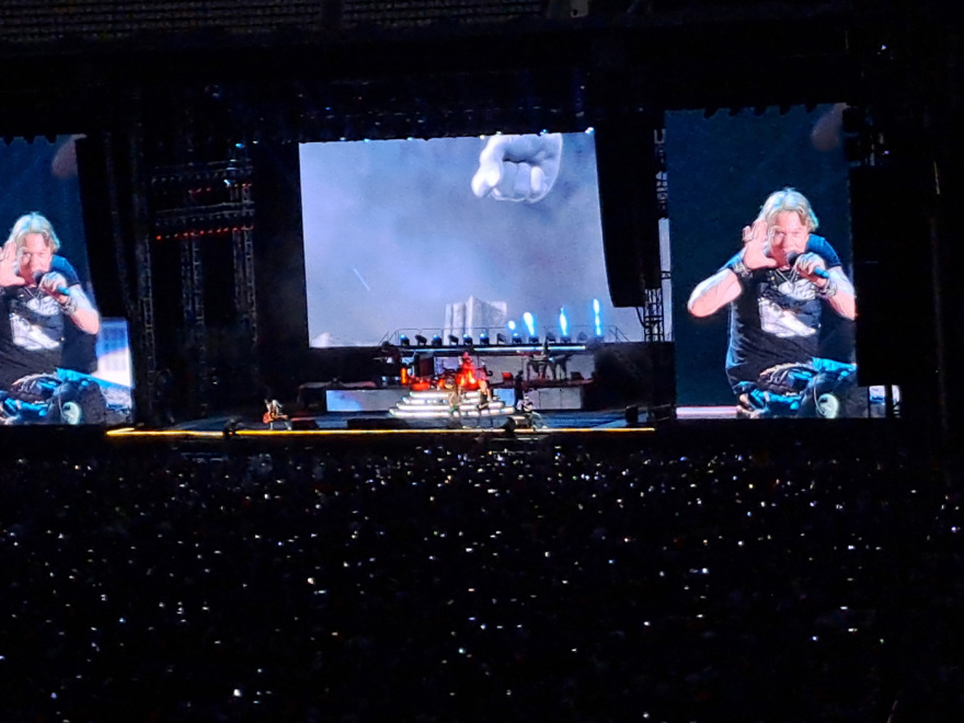 Οι Guns N’ Roses αψήφησαν τον καύσωνα και έπαιξαν τρεις ολόκληρες ώρες στο Ολυμπιακό Στάδιο