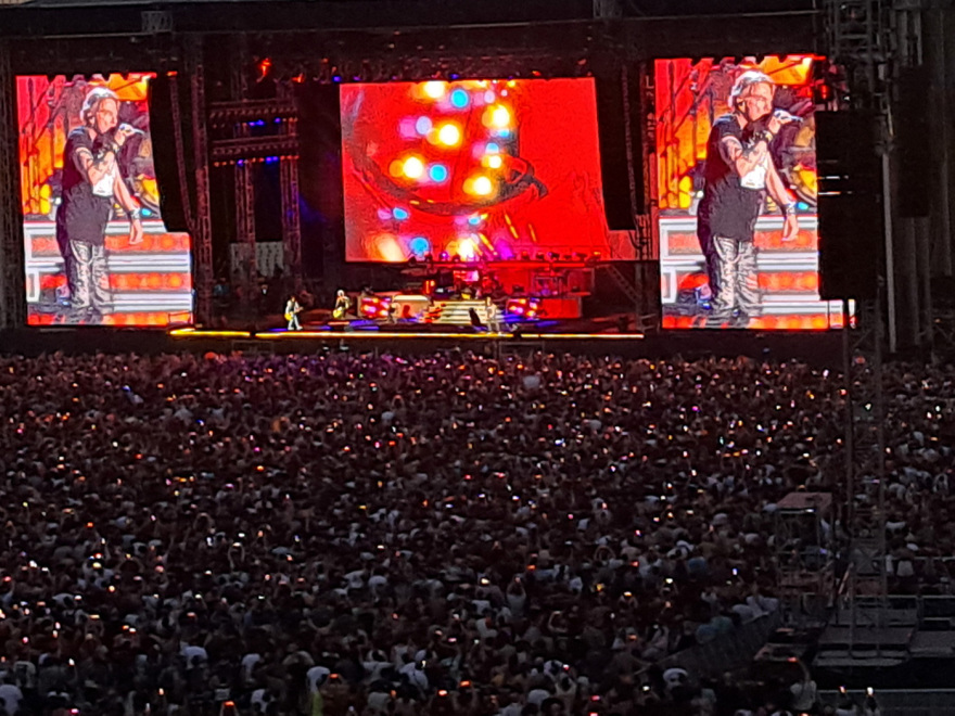 Οι Guns N’ Roses αψήφησαν τον καύσωνα και έπαιξαν τρεις ολόκληρες ώρες στο Ολυμπιακό Στάδιο