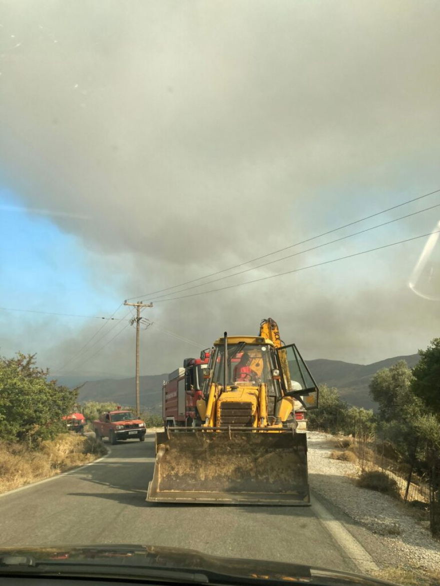 Φωτιά στη Ρόδο: Εκκενώνονται Γεννάδι και Βάτι - Κάηκαν σπίτια στο χωριό Ασκληπιείο