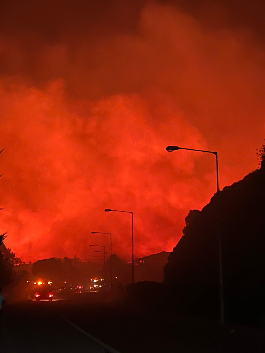 Φωτιά στη Ρόδο: Νέο μήνυμα από 112 για εκκένωση σε Μάσαρη, Μαλώνα και Χαράκι