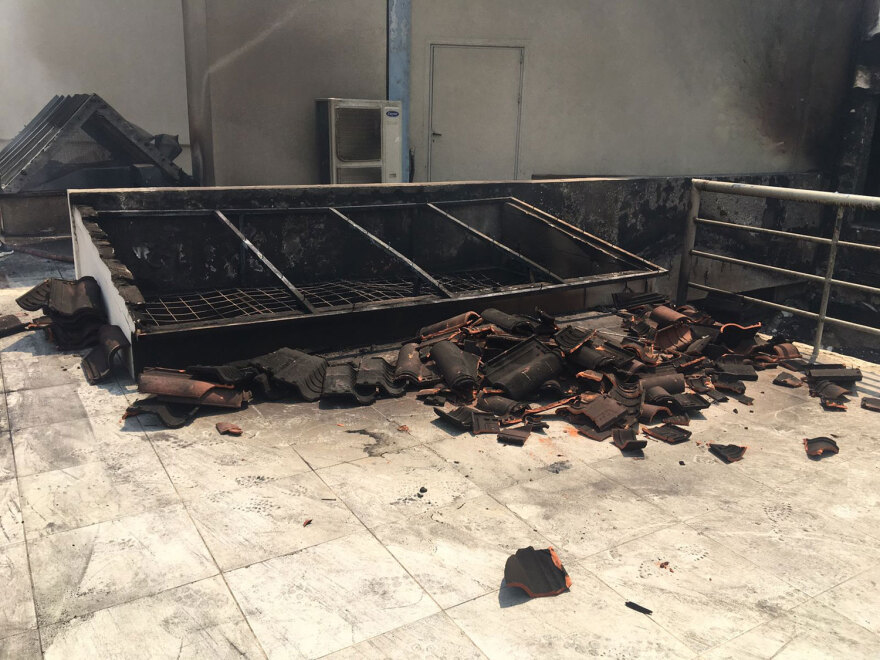 Φωτιά στη Ρόδο: Στάχτες έγινε ξενοδοχείο - Δείτε βίντεο και φωτογραφίες