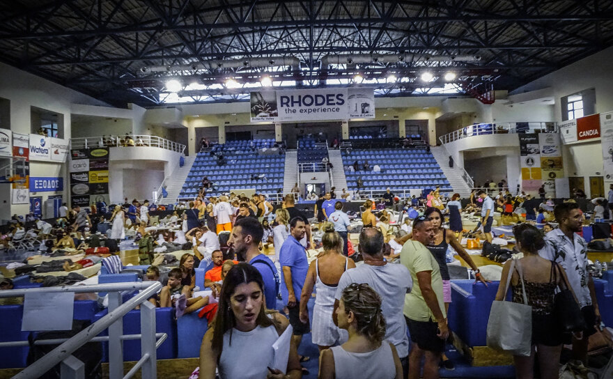 «Η μεγαλύτερη επιχείρηση εκκένωσης στη Ρόδο», θέμα στα διεθνή ΜΜΕ