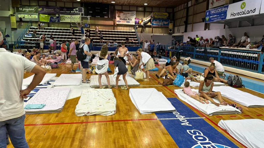 Φωτιά στη Ρόδο: Μαίνεται το μεγάλο μέτωπο - Ανησυχία για τον «ακραίο κίνδυνο» σήμερα