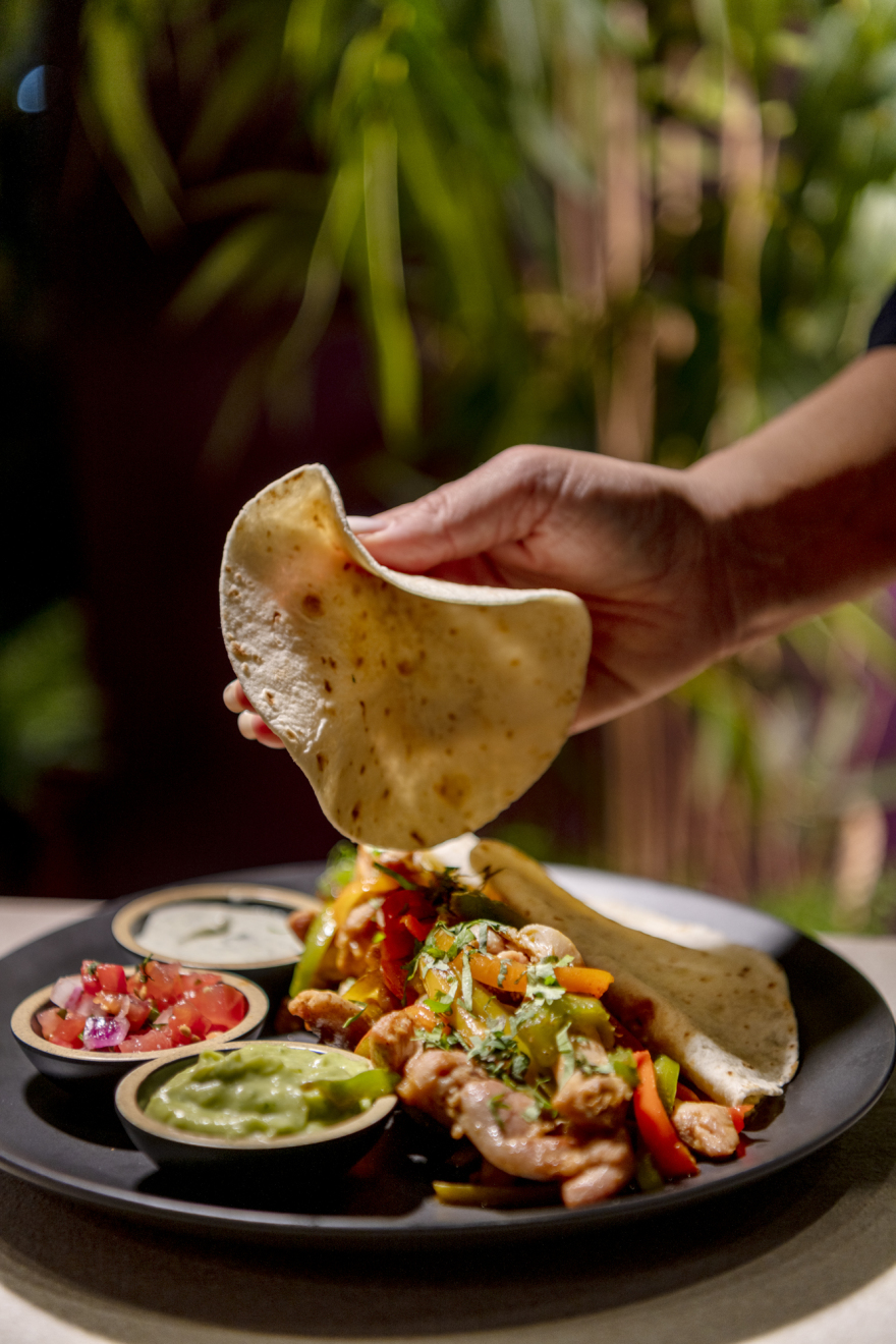 Chimichanga στο Mexha: Το πιο λαχταριστό street food σε μία νόστιμη light εκδοχή που έχει γίνει δημοφιλής