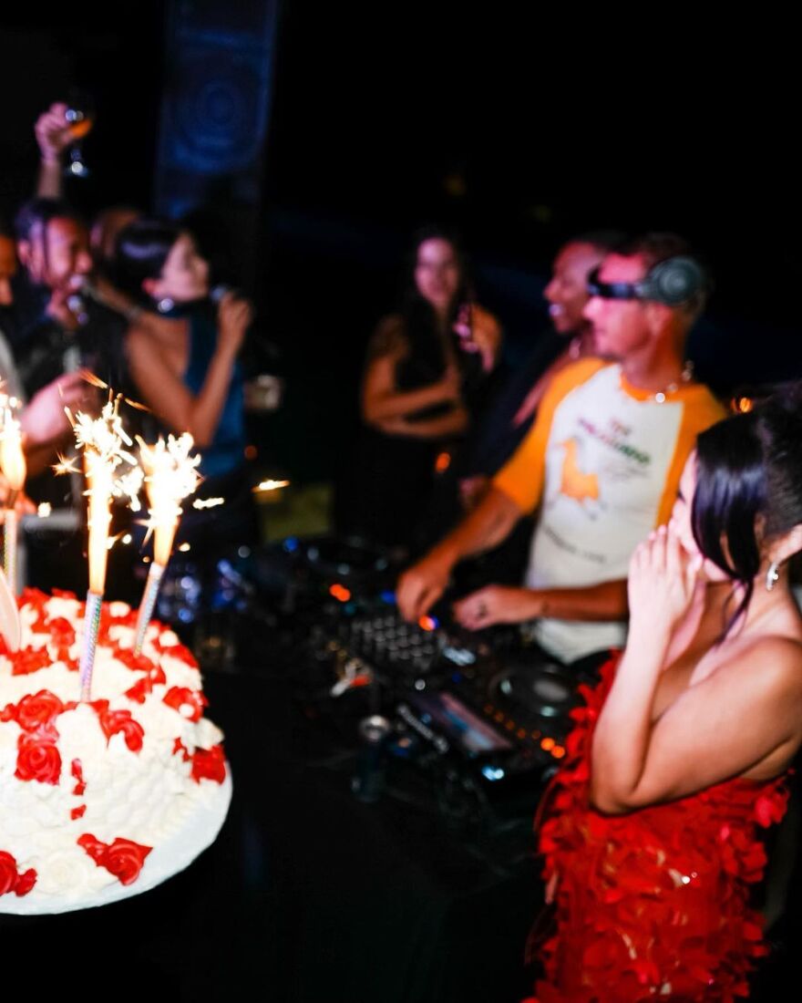 Σελένα Γκομέζ: Έγινε 31 και το γιόρτασε με τις Κριστίνα Αγκιλέρα και Πάρις Χίλτον - Δείτε φωτογραφίες